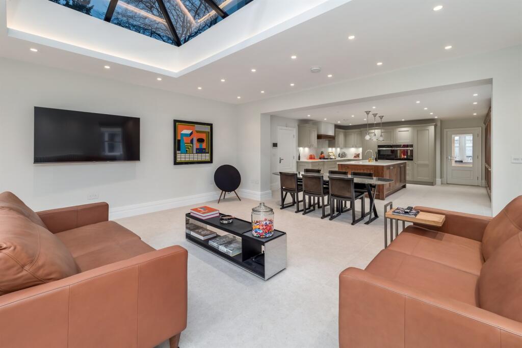 6 bedroom detached house for sale in Bradgate Road, Bowdon, WA14